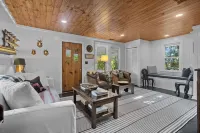 FLY LAKE- A Modern Mirror Lake Cottage