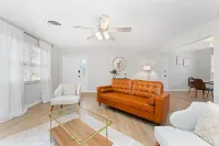 Self Check-in #2 - Full Kitchen - Modern Design - Central