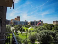 Newly Renovated Cozy Condo in Midtown Crossing