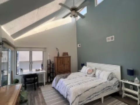 Steps from the beach! Come sail away! Hotels in Berkeley