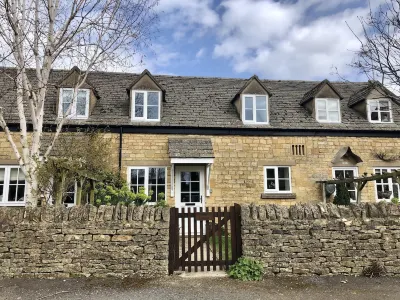 Noel Cottage - Central Cotswolds Stone Cottage For Two In Chipping Campden Hotels near St James' Church