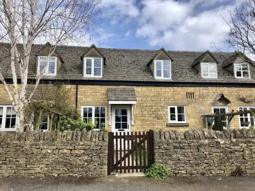Noel Cottage - Central Cotswolds Stone Cottage For Two In Chipping Campden Hotels in Chipping Campden