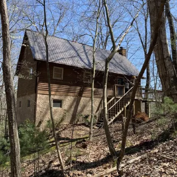 Lazy Bear Lodge 25 min to Beech Mountain Hot Tub and Pool Table Отели в г. Джонсон