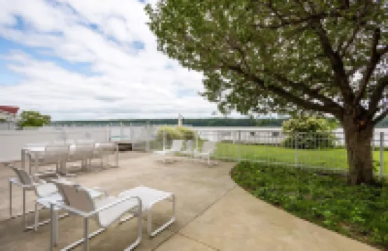Hudson River Waterfront/Hits 2 Miles Away/Spec Views/Pool/Stars/Deck/Private