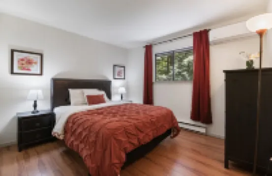 Inn Kognito 5  Vacation house hot tub, sauna, walking trails, game room fire pit
