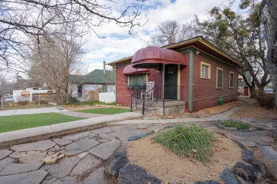 Single level cottage 6 blocks to Courthouse square 야바파이 칼리지 프레스컷 캠퍼스 주변 호텔