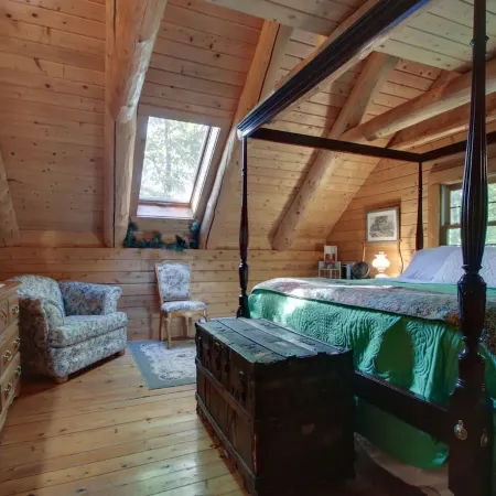 Private Log Cabin with Hot Tub and Mountain Views on 14 Acres, Pet Friendly! Отели в г. Аддисон