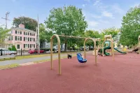 NEW 1BR on Salem Common l Steps to Witch Museum and Downtown l Fenced in Yard