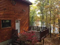 Lake front Custom Log home .Kayaks Loons Bald eagles fox & turkeys included. Hotel a Hayes Township