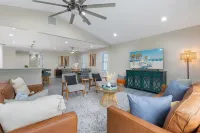 Luxury 6Br Naples Retreat with Private Pool. Beach, & 5th Ave Just Minutes Away!