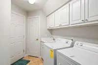 Spacious Pet-Friendly Home Relaxing Backyard Oasis