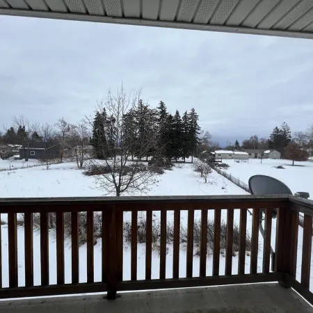 Beautifully furnished 2 bed 1 bath apartment in central location.Sleeps 5