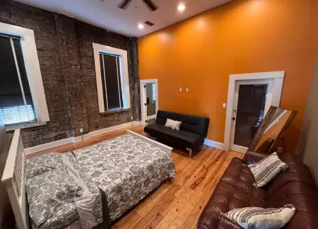 Luxury loft located in the heart of the Downtown Mobile Entertainment District Отели в г. Мобил