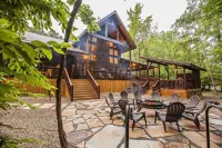 Deer Hollow Lodge: 4 Master Suites, Pool Table, Hot Tub & Fire Pit - Lodges