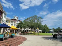 1BR Condo - Pool, free beach tram, large balcony, full kitchen, washer/dryer