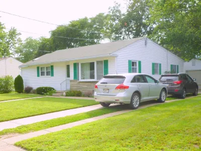 10 mins to Ocean City beach & more... 2 bdrm 2 bath, LRm, FamRm. Skylights. Hotels near Greate Bay Country Club