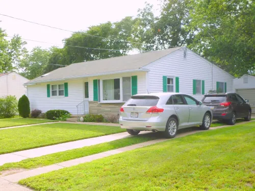 10 mins to Ocean City beach & more... 2 bdrm 2 bath, LRm, FamRm. Skylights.