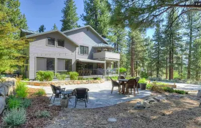 Mt. Rose Retreat Tahoe / Reno 5 BR 4 BA 마운트 로즈 서밋 주변 호텔