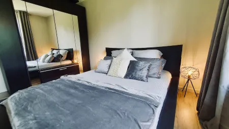 Spacious new apartment at the foot of the cathedral! Отели рядом с достопримечательностью «Chateau Musee»