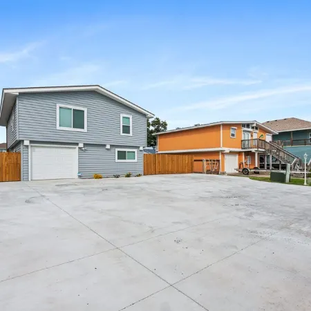 Waterfront Canal home! Private Pool, Hot Tub, Fishing, Dock your Boat!