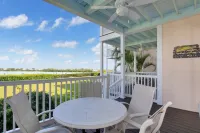 Majestic Marina View- 2/2.5 townhome looking over Hawks Cay Marina.