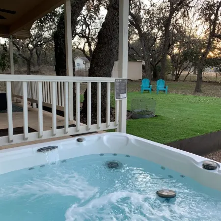 House w/1 acre, Spa & Outdoor Living