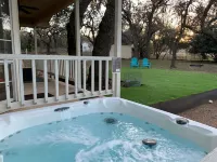 House w/1 acre, Spa & Outdoor Living
