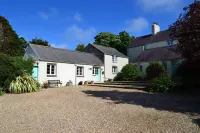 Coastal/ country cottage in Pembrokeshire National Park. Award winning beaches. Hotel a Stackpole