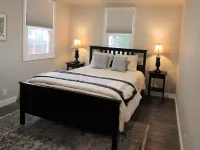 1 hr to Ski ,420ok, Free RV Parking, Private Home, Dogs Are Welcome. Great Loc Hotels in Arvada