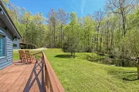 BRAND NEW! Romantic bungalow w/hot tub- minutes from downtown Blue Ridge