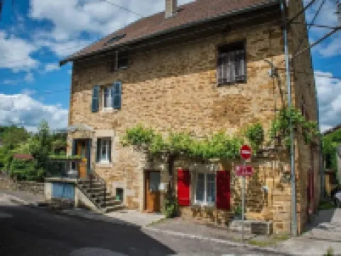 Apartment with garden Hotels in Arbois