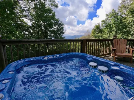 O'Connors Retreat - Blowing Rock, Hot tub Secluded acreage, fabulous views
