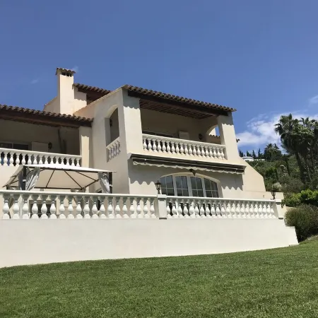 30 sq.m studio at garden level. Quiet villa in a green setting with terrace