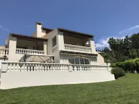 30 sq.m studio at garden level. Quiet villa in a green setting with terrace Hotels in Vence