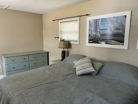 4 Bedroom House with a Pool! 15 minutes from the TPA Airport! Отели в г. Ситрэс-Парк