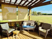 The Beehive Room: Sweet Country Living with fast city WiFi, Beauty, and Peace.