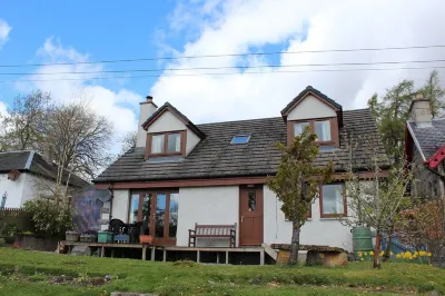 Two Storey House With Fabulous Mountain Views Hotel dekat Kingussie Golf Club Restaurant
