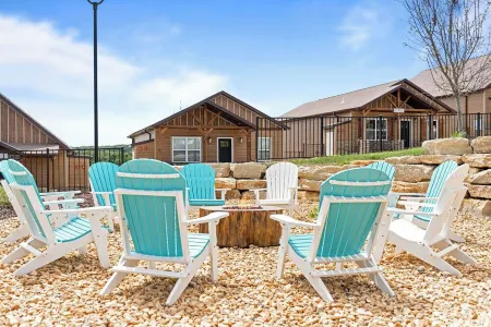 New! LAZY RIVER & Pools, Lake View, Game Room, Theater Room, Hot Tub, Fire Pit