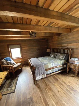 New Lakefront Log Cabin & Private Dock