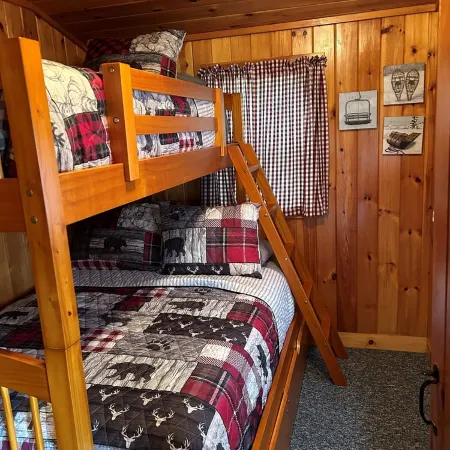 Cozy Cabin on Rangeley Lake Отели в г. Рейнджели