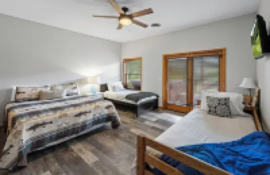 4-Bedroom Mountain House w/Golf Course View, Hot Tub, Pool Table, & Foosball!