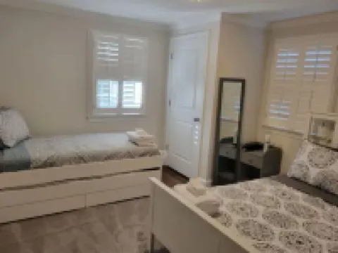 Towson Beautiful Home 5 minutes from Everything Towson タウソンのホテル