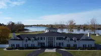 Eagle Isle Wings Spacious 8 bedroom Split Townhouse on the Sandusky River