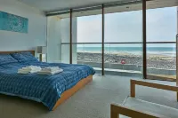 2: Apartment with Magnificent Sea Views