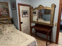 Cabin with private lake access on Cedar Cliff Lake