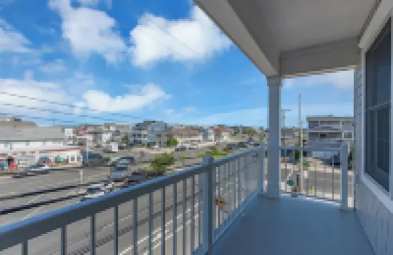 1 Block 2 Beach, Steps to Town, Linens/towels incl