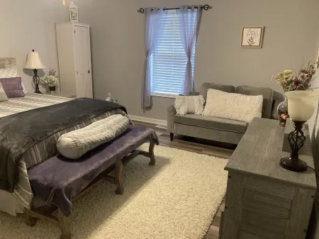 Cozy WhitePine Getaway neighboring The Great Smoky Mountains Отели рядом с достопримечательностью «MRT»