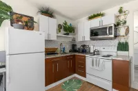 New Jungle Vibes Theme, Your own unit B Hotels in Edgewood