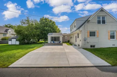 Crab Shack in Town-Walk to beach and restaurants-Sleeps 6 Hotel in zona Colonial Beach