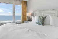DIRECT OCEANFRONT Condo with BREATHTAKING VIEWS!